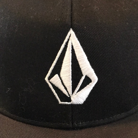 Volcom Stone Black & White SnapBack Hat NWOT - Picture 3 of 8
